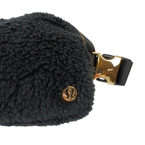 Lululemon Black Sherpa Fleece Everywhere Belt Bag Fanny Pack Crossbody LU9B185 - Picture 4 of 8
